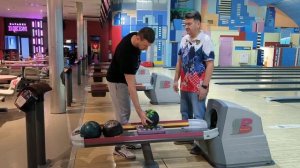 Шаг 4. Первая тренировка по боулингу. Упражнение на правильное отпускание шара