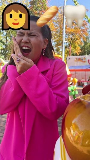 АРИАНА ОТКУСИЛА ХЛЕБ