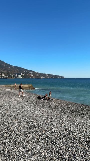 Ялта 1.11.2025 в Ялте жара, люди загорают и купаются! Ялта сегодня Крым #ялта #ялтасегодня #ялта2025 смотреть онлайн