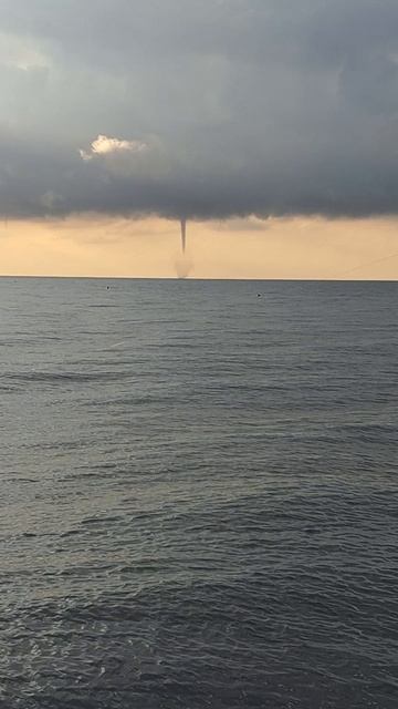 СМЕРЧ В МОРЕ. АДЛЕР 1 НОЯБРЯ 2025. смотреть онлайн