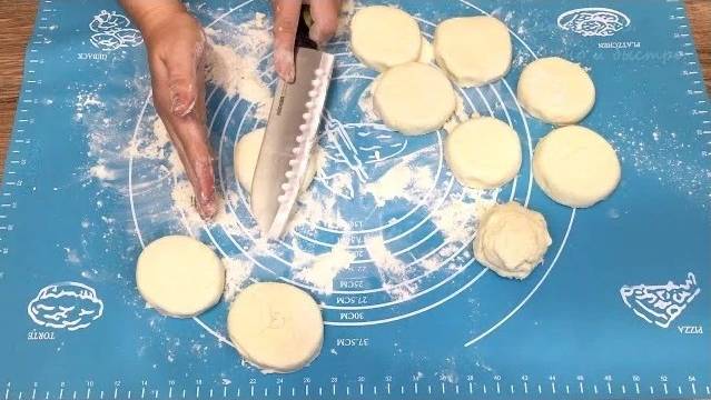 Таких вкусных сырников я ещё не ела. Сырники с манкой! Нежные, с настоящим творожным вкусом смотреть онлайн