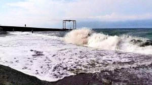 ❗ ❗ ❗ СТРАШНО!!! ОПАСНОЕ КУПАНИЕ В МОРЕ В ШТОРМ! ЧТО У ЛЮДЕЙ В ГОЛОВЕ? ШТОРМ. АДЛЕР. ЧЁРНОЕ МОРЕ.