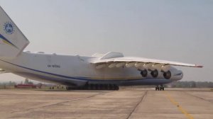 Самолет "Мрия" АН-225 выруливает на взлет. Гостомель. Сентябрь 2012.