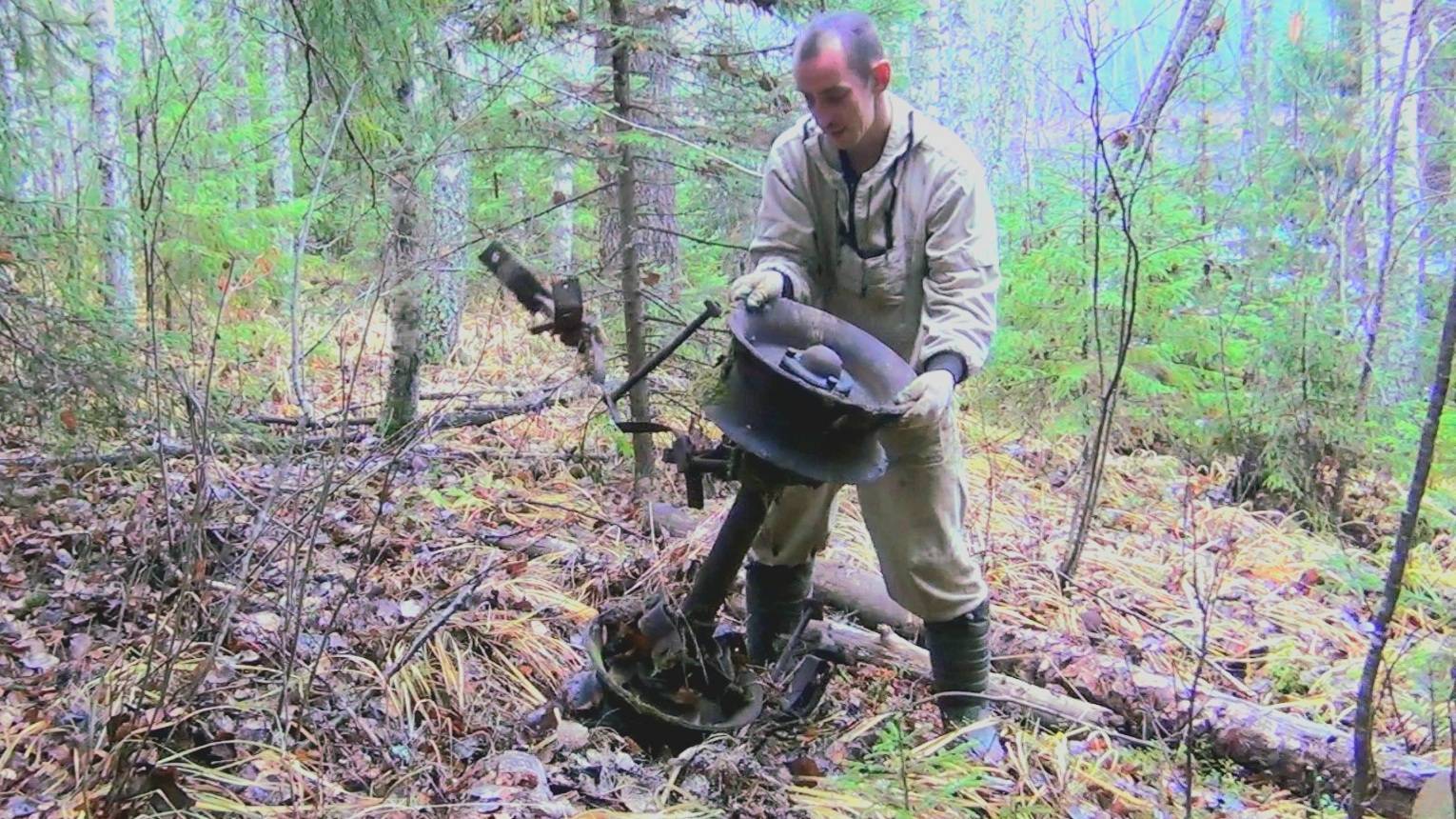 Стоянка бригады лесорубов 1940-1950г! Нашел сброс старинных запчастей от конной тяги! смотреть онлайн