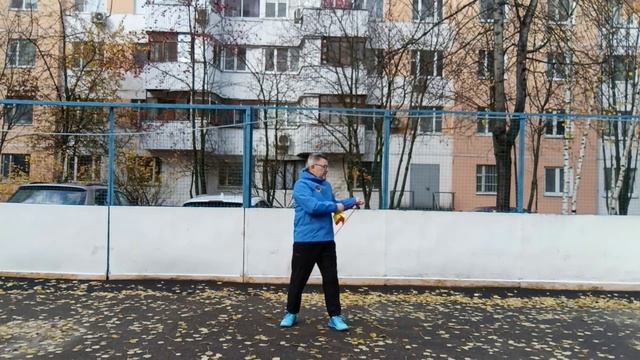 Упражнения с мячами для фитнеса на верёвке (3)