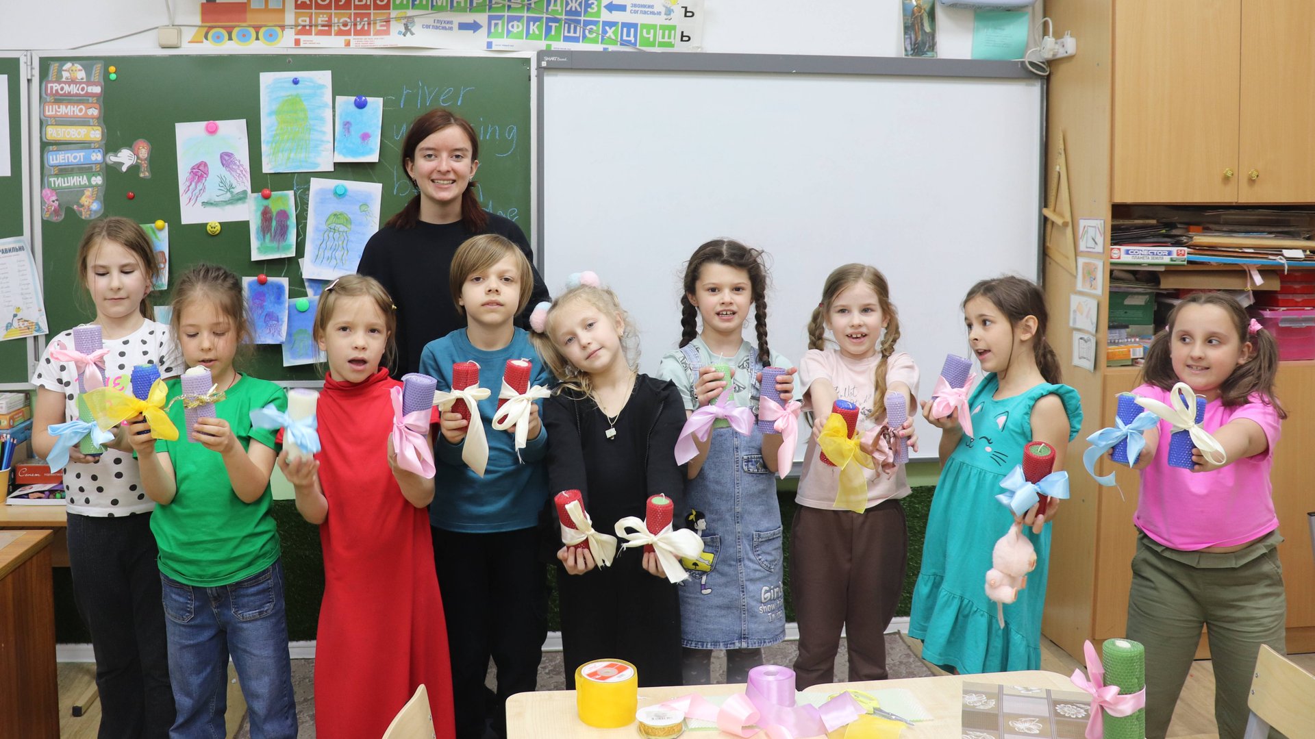 В Школе "МОРОЗКО" состоялся мастер-класс по изготовлению свечей ко Дню Семьи, Любви и Верности смотреть онлайн