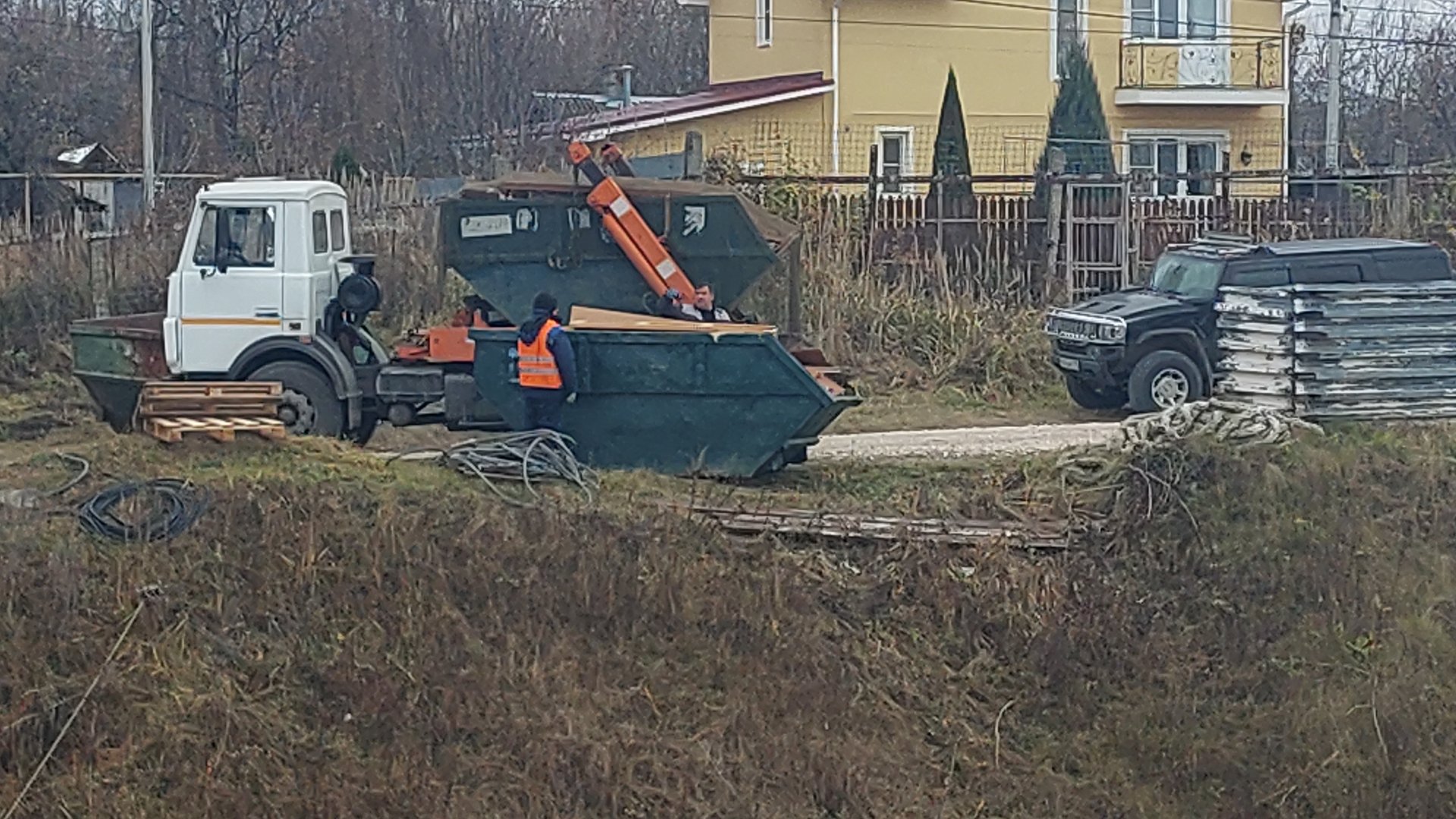 Контейнеровоз снова на работе смотреть онлайн