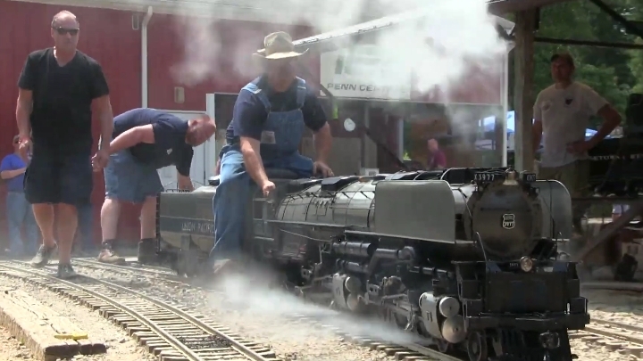 Полноценная рабочая модель паровоза смотреть онлайн