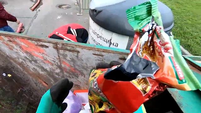 Как_я_зарабатываю_лазая_по_мусоркам_Питера_Dumpster_Diving_RUSSIA11 смотреть онлайн