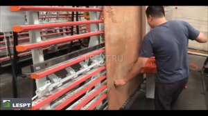 Вертикальный форматно-раскроечный станок