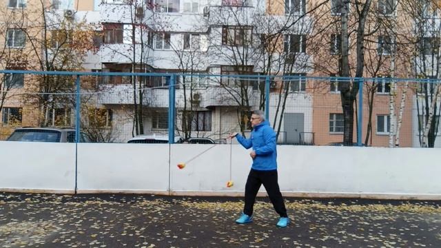 Упражнения с мячами для фитнеса на верёвке (7)