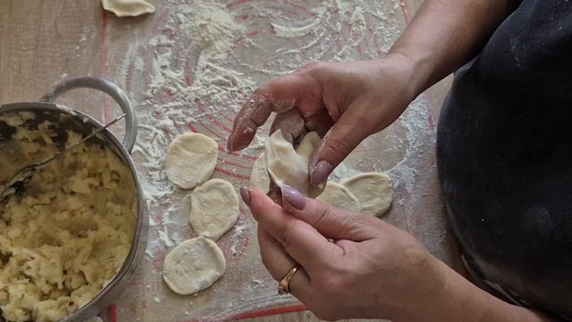 Я ГОТОВЛЮ..ВНУЧАТА РАЗВЛЕКАЮТ...🤣🥰🥰😋 смотреть онлайн