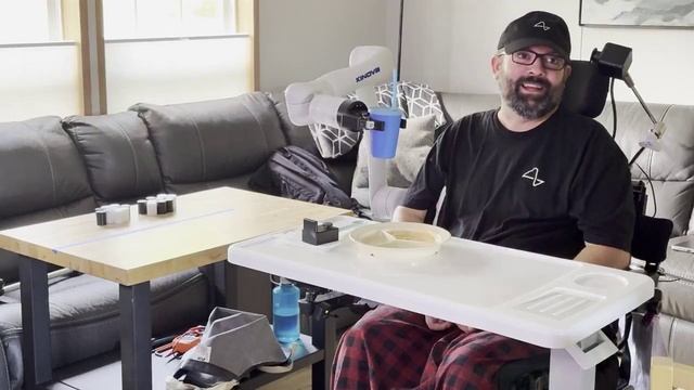 Neuralink показал, как управляет роботизированной рукой смотреть онлайн