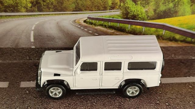 LAND ROVER DEFENDER смотреть онлайн