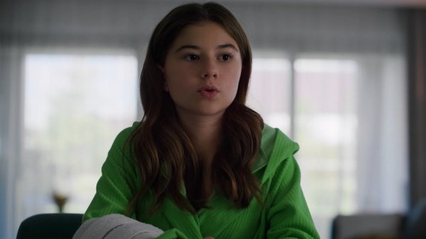 Не одна дома (2024)