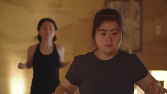 Евгения Цай / Сильные люди смотреть онлайн