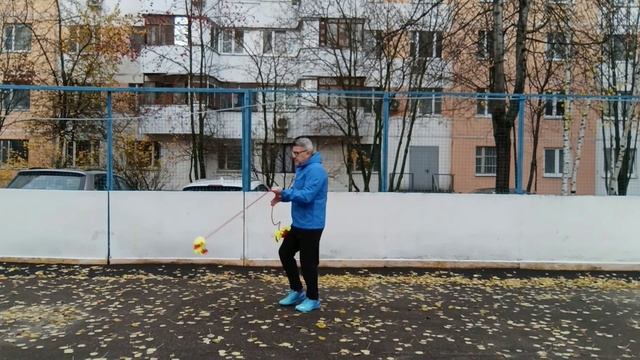 Упражнения с мячами для фитнеса на верёвке