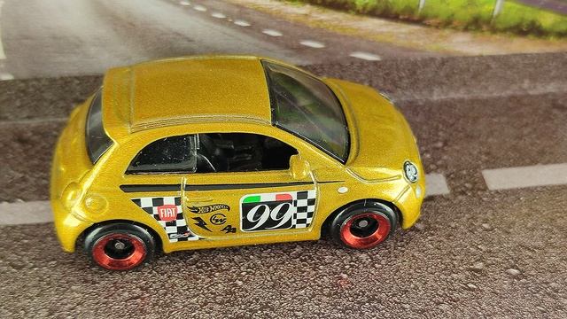 FIAT 500E смотреть онлайн