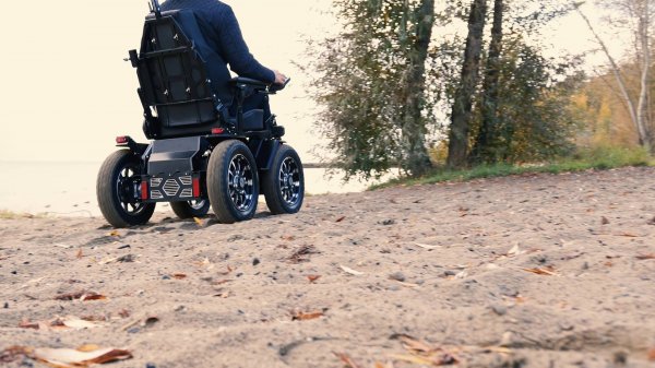 Caterwil Ultra 4WD Pro в действии. Электроколяска 4х4