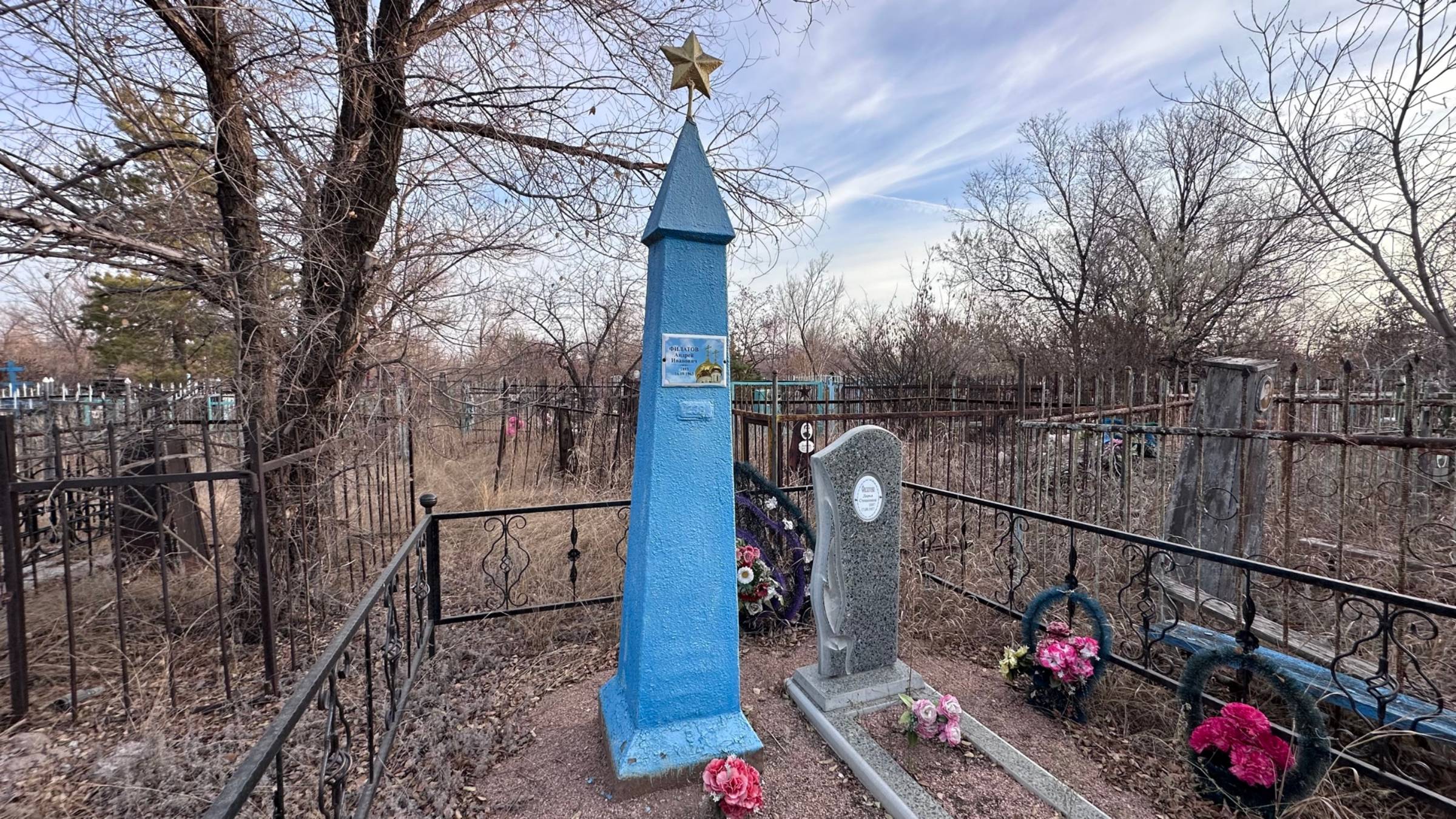 НА КЛАДБИЩЕ стало ОЧЕНЬ холодно, КОГДА Я ПОДОШЁЛ К ЭТОЙ МОГИЛЕ… смотреть онлайн