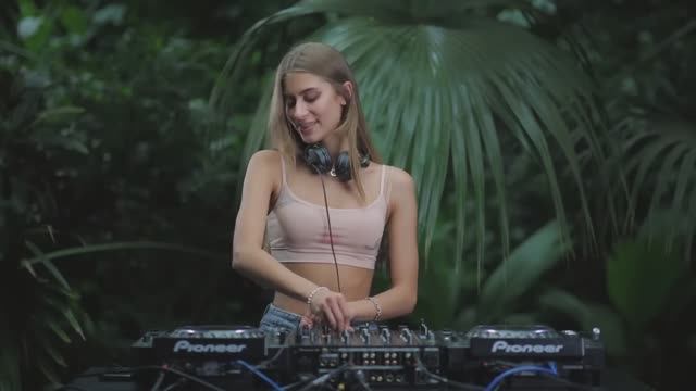 Yashta Live dj set Tropical Garden Melodic Techno Mix 2024_1080p смотреть онлайн