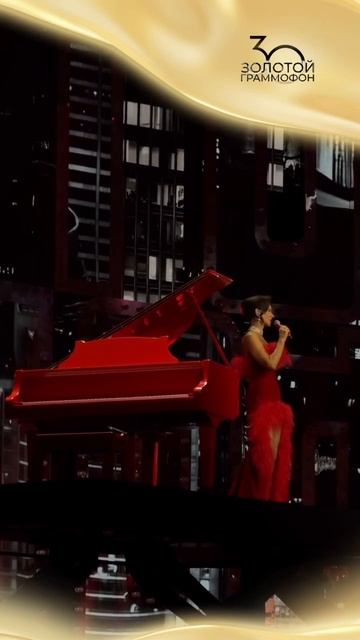 Премьера песни Елены Север «Сладкая беда» на сцене юбилейной Премии «Золотой Граммофон»! смотреть онлайн