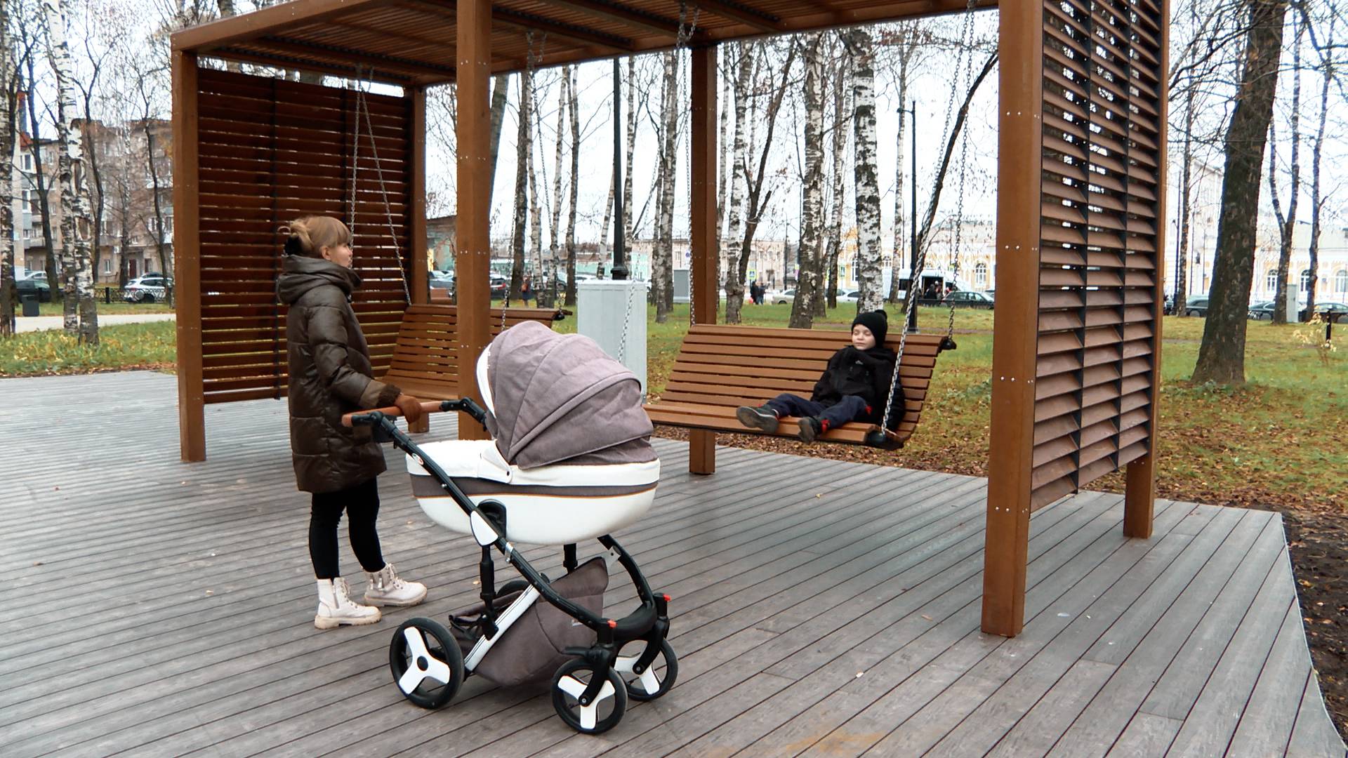 Площадь у вокзала и сквер смотреть онлайн