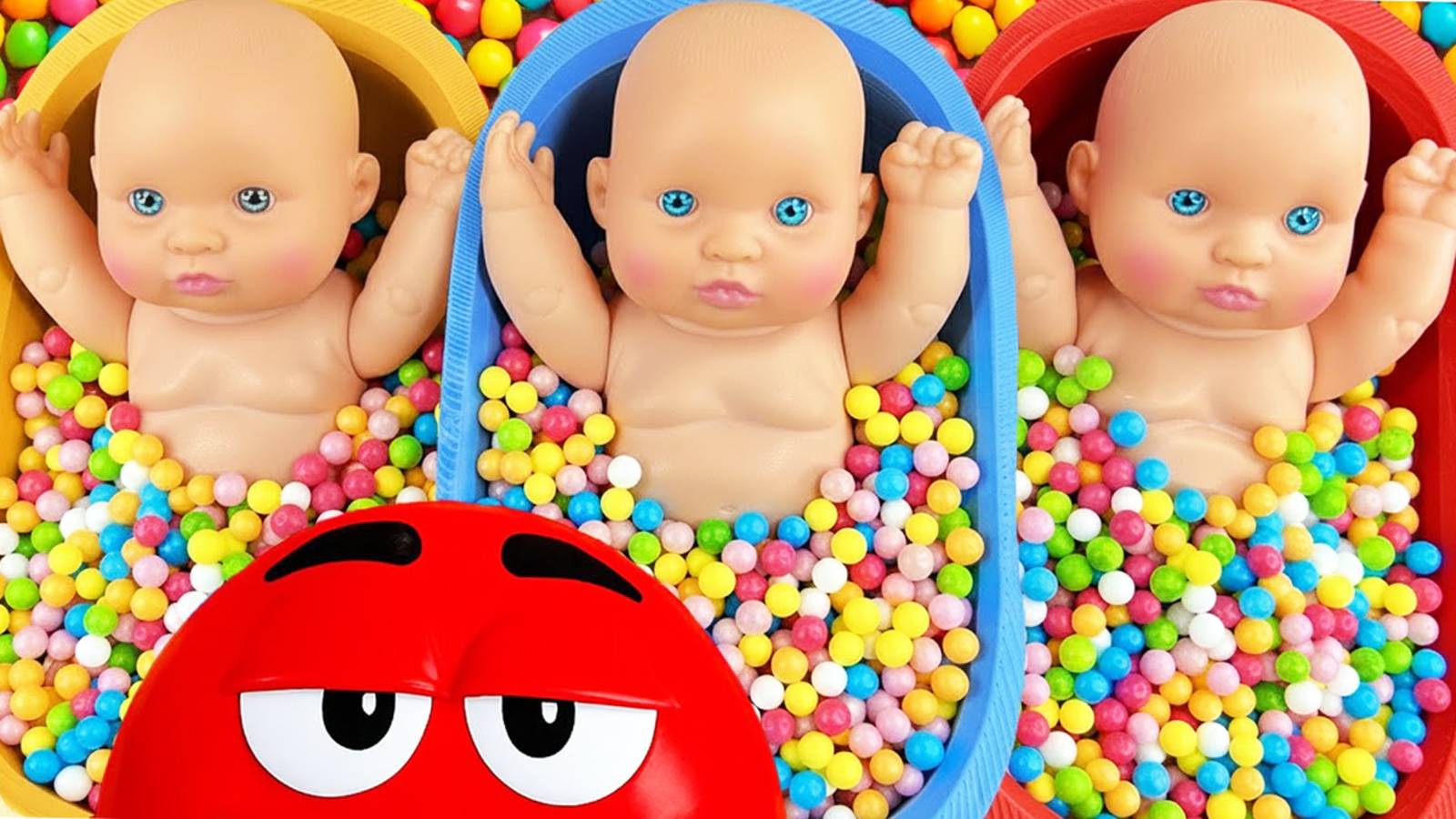 Мультики для детей. Смешиваем шарики в ванночках с куклами. Смотреть онлайн для детей и малышей. смотреть онлайн