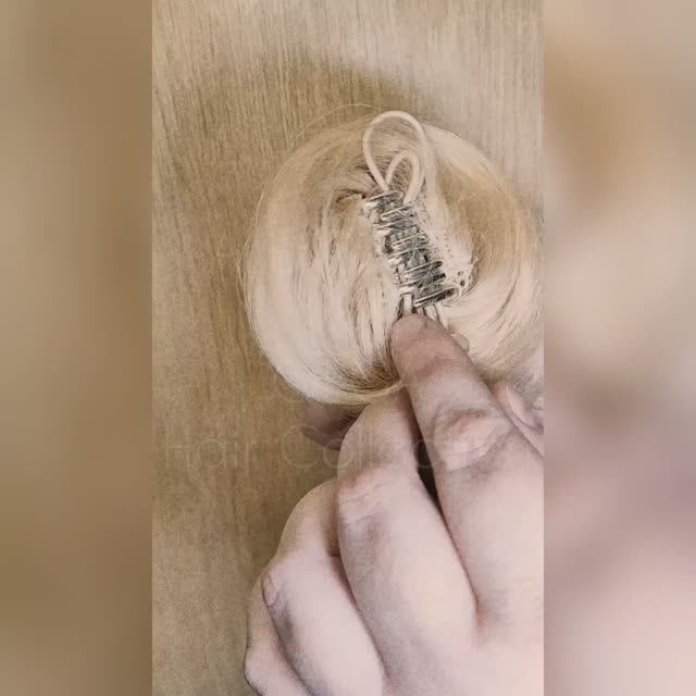 Лёгкий ПУЧОК на резинке (на крабе) #накладнойпучок #причёскапучок #лёгкийпучок #изделияизволос смотреть онлайн