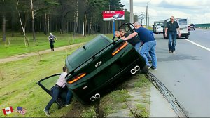 Самые жесткие автомобильные аварии 2025. Идиоты за рулем. Best compilation