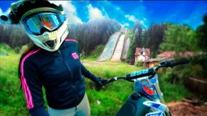 ДЕВУШКА УПАЛА На МОТОЦИКЛЕ с ГОРЫІ ужасный конец..