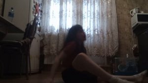 учусь садится на шпагат