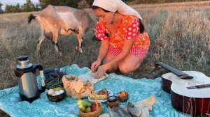 Пасу коз и провожаю закат