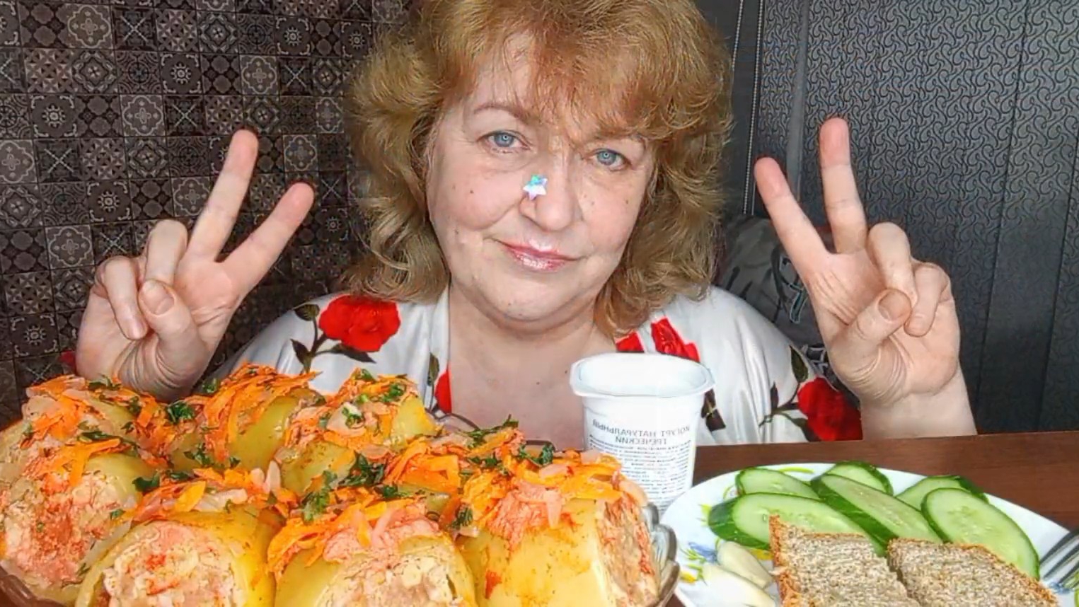 "СОЖРАЛА ДВА КИЛОГРАММА И БЫЛО МАЛО" МУКБАНГ/ЕДАНАКАМЕРУ/ смотреть онлайн