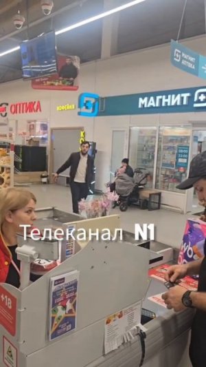 В Нижневартовске в "Магните"бородач напал на покупателя.