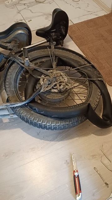 Моторезина 19 не спасает от проколов проволкой. Что то зачастили эти сюрпризы, прям зачастило... смотреть онлайн