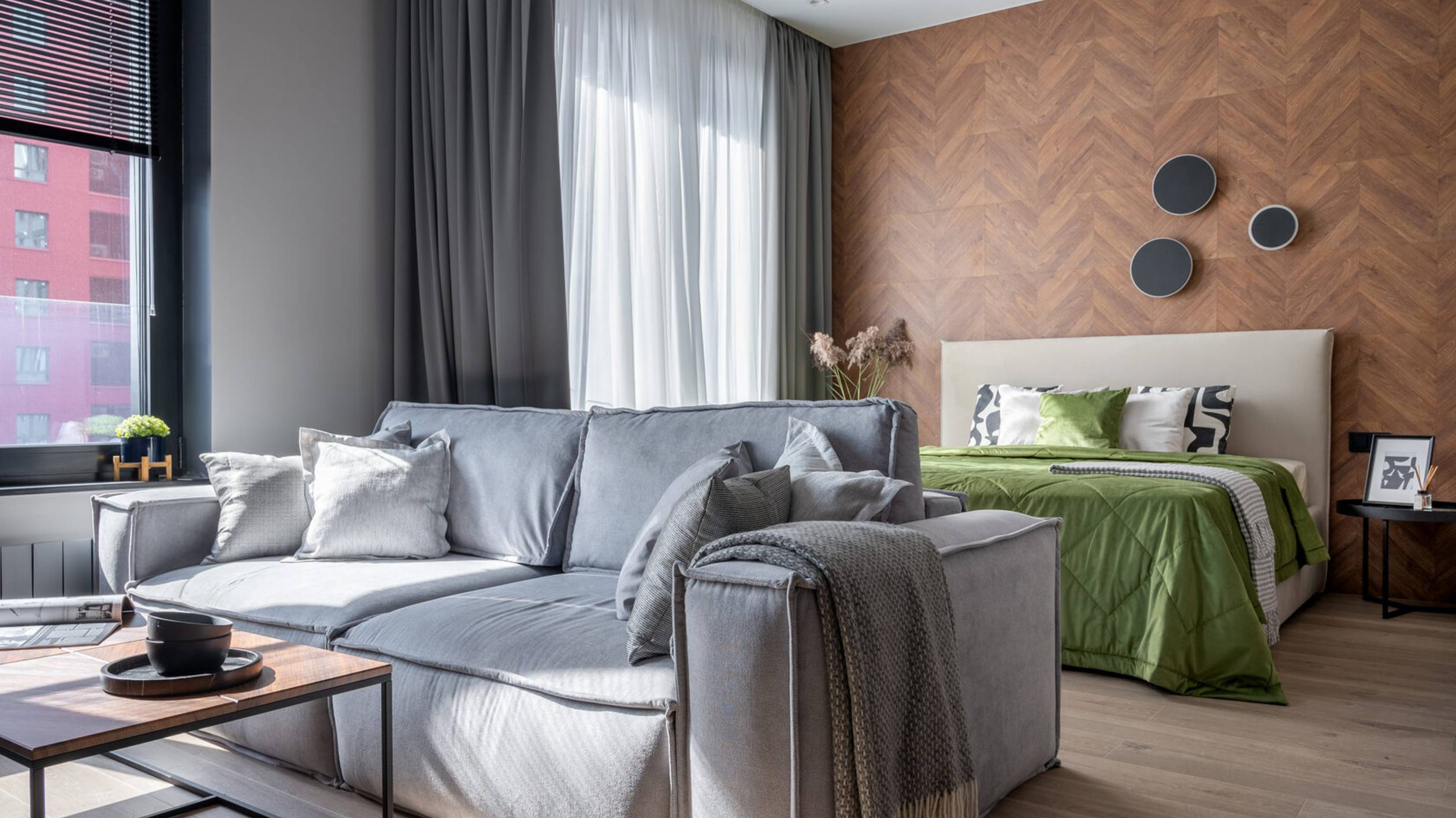 Stayhomeburo смотреть онлайн