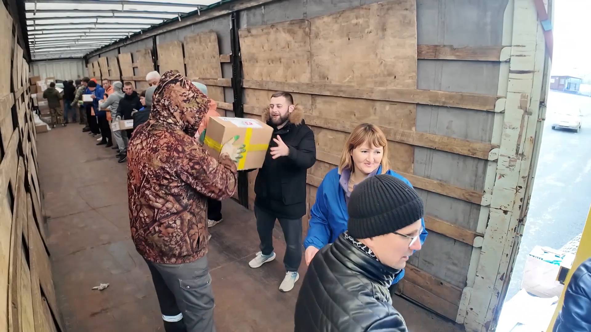 Из Копейска отправили гуманитарный груз смотреть онлайн