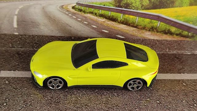 ASTON MARTIN VANTAGE смотреть онлайн