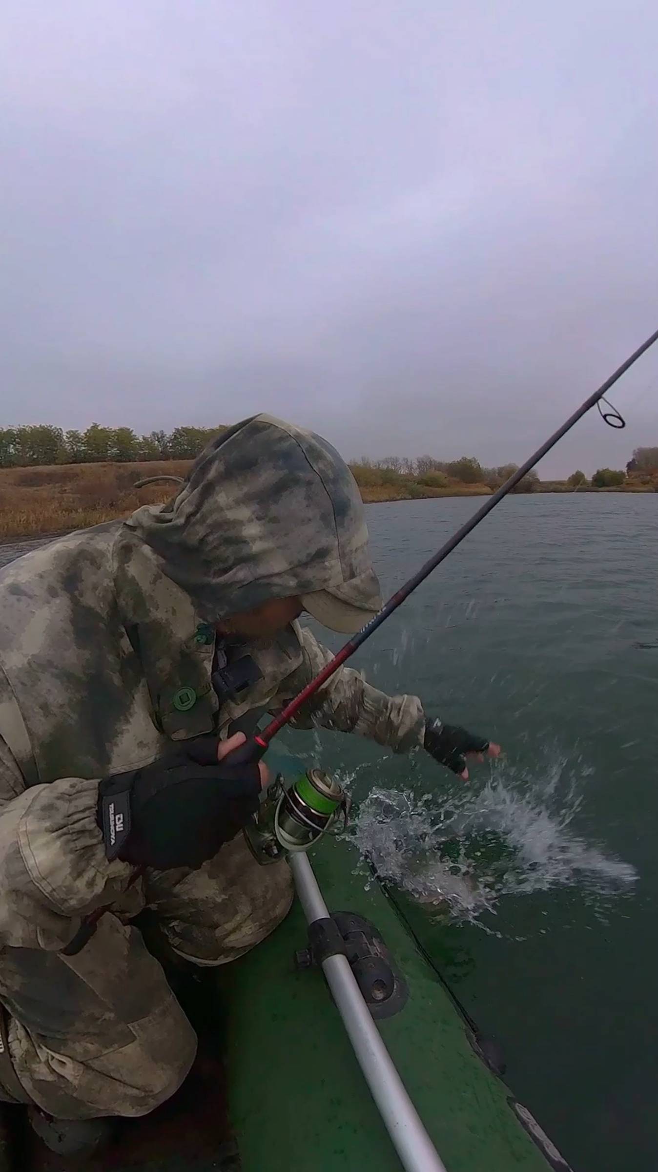 Она сдохла! Но потом… 😱😅 #shorts #щука #рыбалка смотреть онлайн