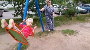 Ксюша и Александра гуляют во дворе Детская площадка во дворе дома 2 июля 2023 года