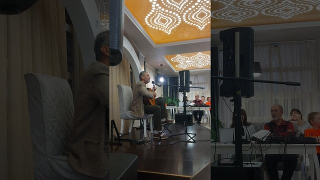 Обнимаю на прощанье