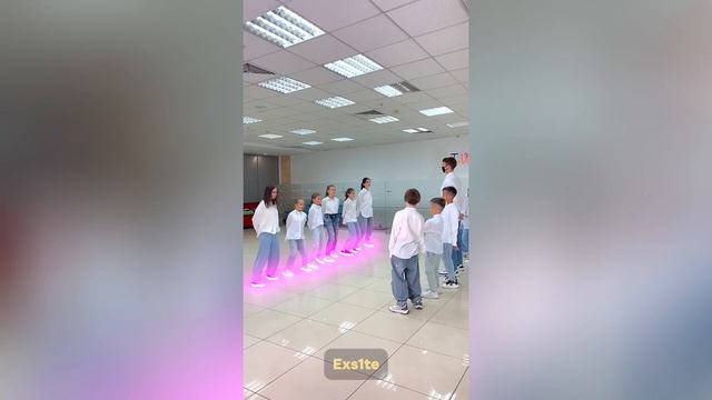 ШАФФЛ БАТТЛ 🤩🔥 WHO IS THE BEST DANCER? 🤔⭐️ TUZELITY SHUFFLE NEON MODE ❤️