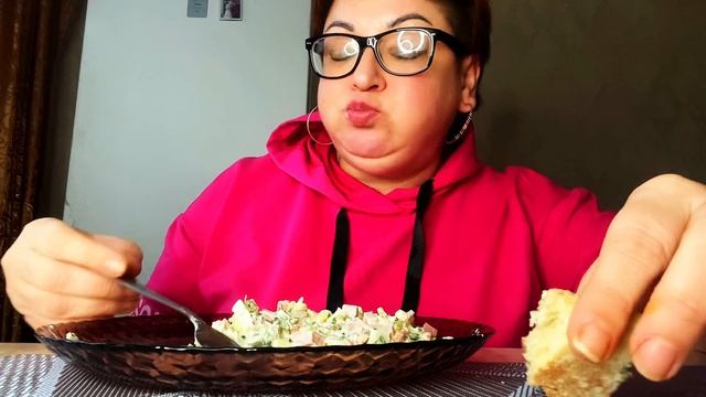 Vse-vyzyvaiu-skoruiu-pomoshch-a-to-kak-idti-na-rabotu-vinegretik-nado-dokushivat-mukbang