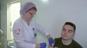 Прививку от гриппа можно сделать бесплатно в поликлинике или мобильном пункте