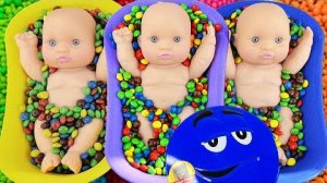 3-минутное видео для удовольствия: смешиваем забавные конфеты ASMR и макияж в 3 ваннах