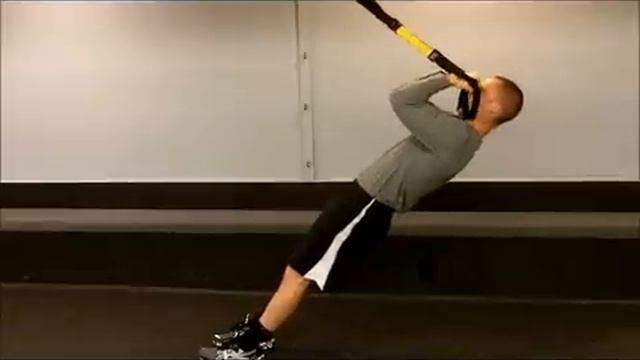 Сгибания рук на бицепс в TRX / TRX Bicep Curl смотреть онлайн