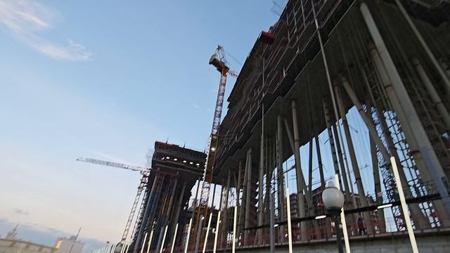 Дом с выходом в Космос. Москва 2025 смотреть онлайн