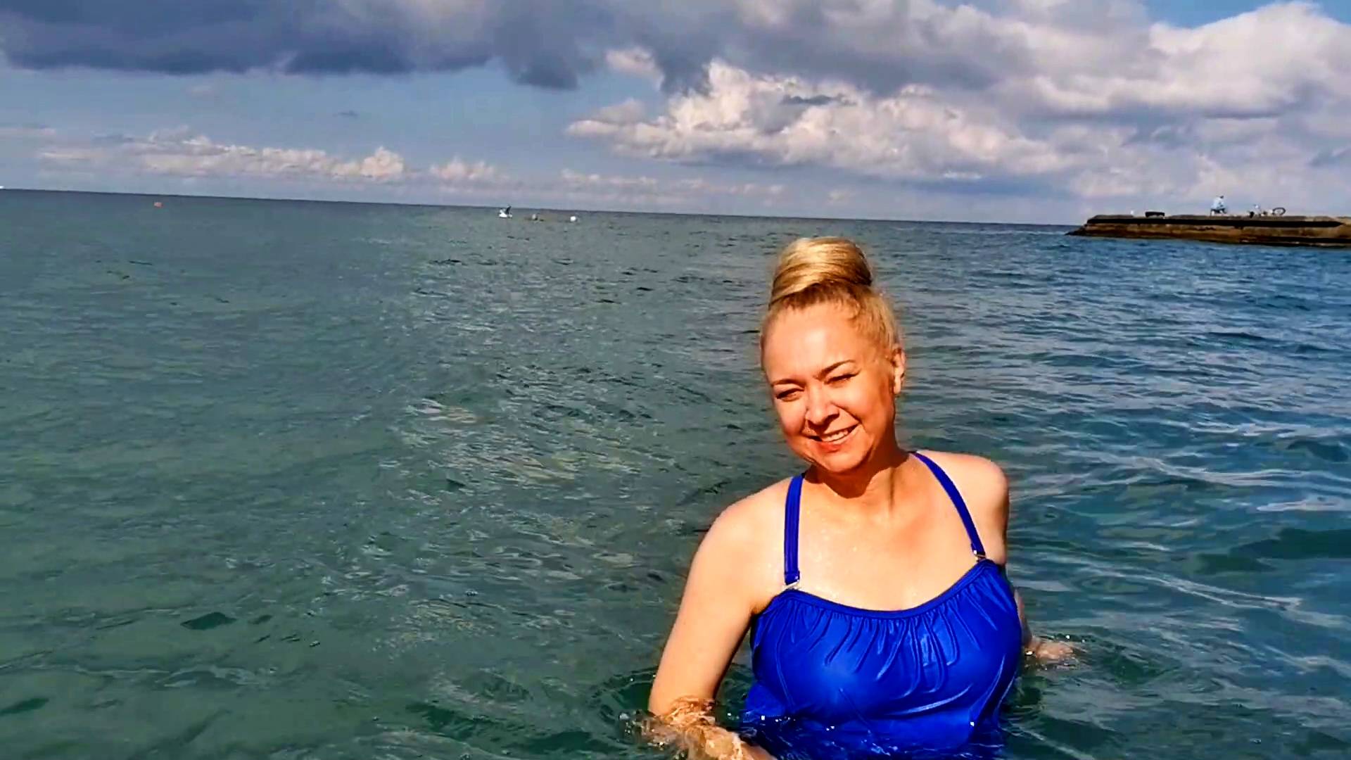 Купаюсь в Чёрном море! ЗАМЕЧТАТЕЛЬНО! Адлер. Сочи. смотреть онлайн