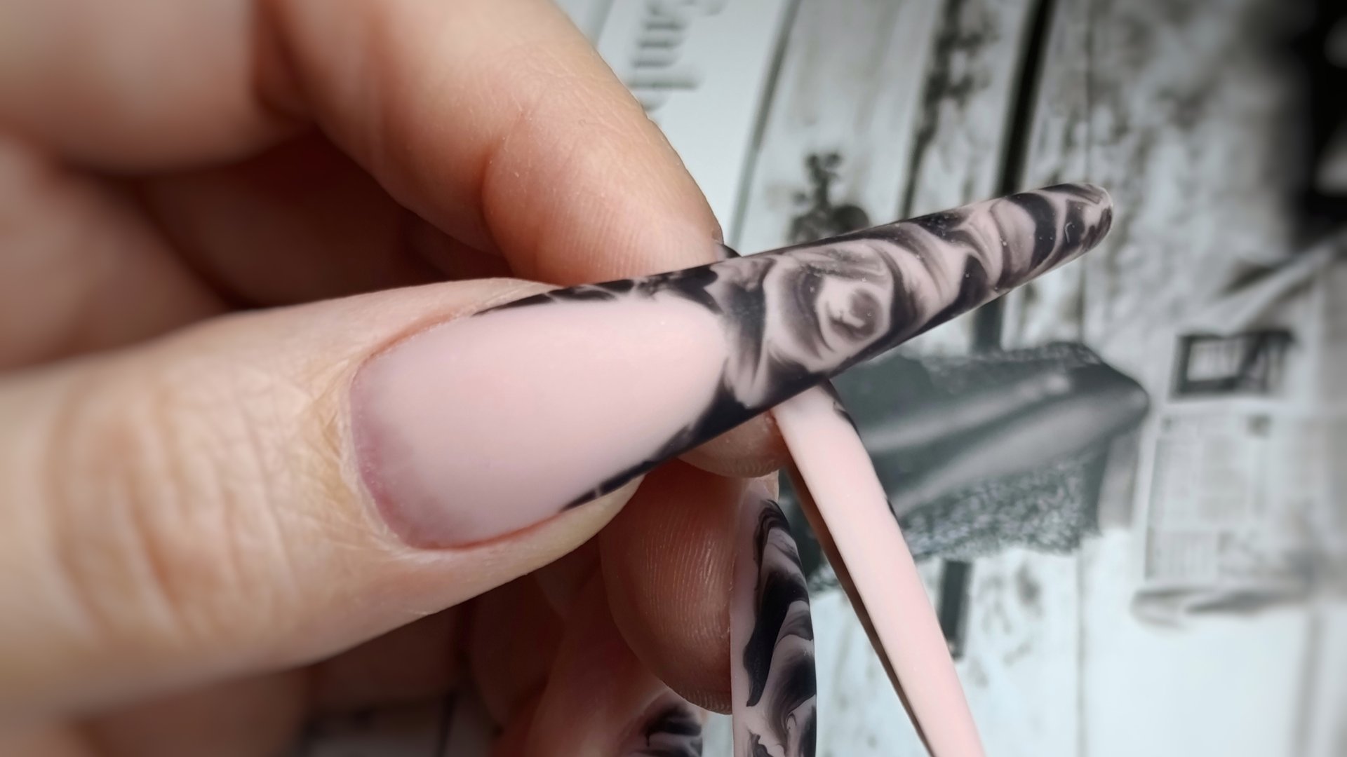 Бросьте ваш французский, время черных роз!